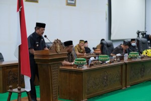 Bupati Soppeng Secara Resmi Menyerahkan RKUA dan PPAS TA 2023 Kepada Ketua DPRD Soppeng