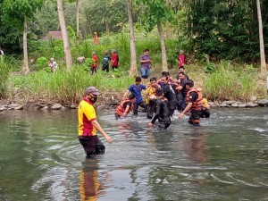 Dua Santriwati Yang Tenggelam di Sungai Lawo Ditemukan Dalam Kondisi Tak Bernyawa