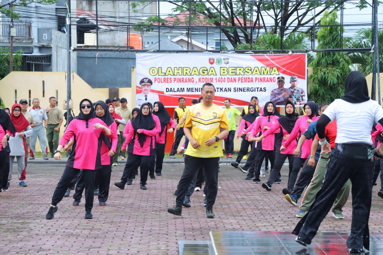 Tingkatkan Sinergitas dan Soliditas TNI-Polri, Polres Pinrang gelar olahraga Bersama